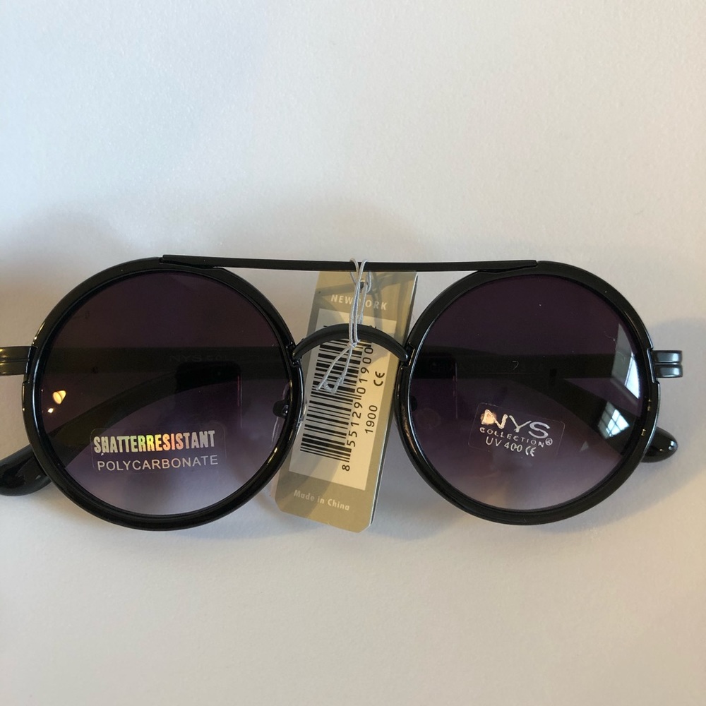 Black Round 90’s style lenses thin metal frame